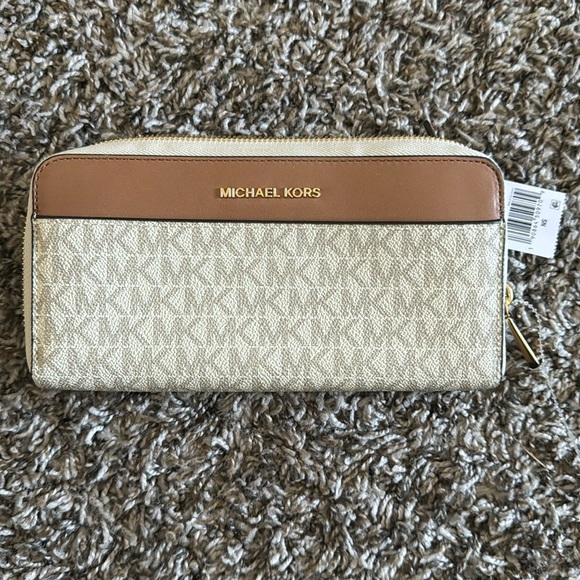 MICHAEL Michael Kors Handbags - Michael Kohrs NEW W TAGS Continental Zip Wallet